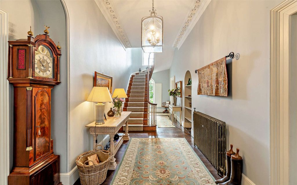 Property photo 3 of 26 Entrance Hall