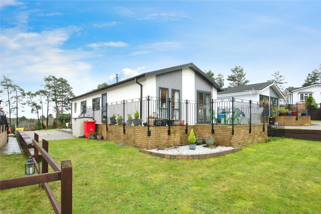 Property photo 1 of 16 Picture No. 15