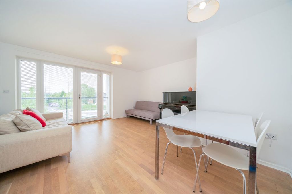 Property photo 2 of 8