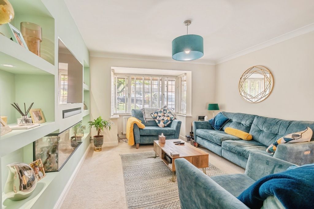 Property photo 2 of 24 Lounge