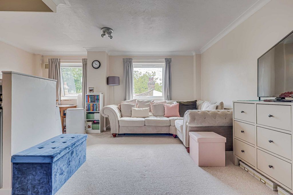 Property photo 2 of 8