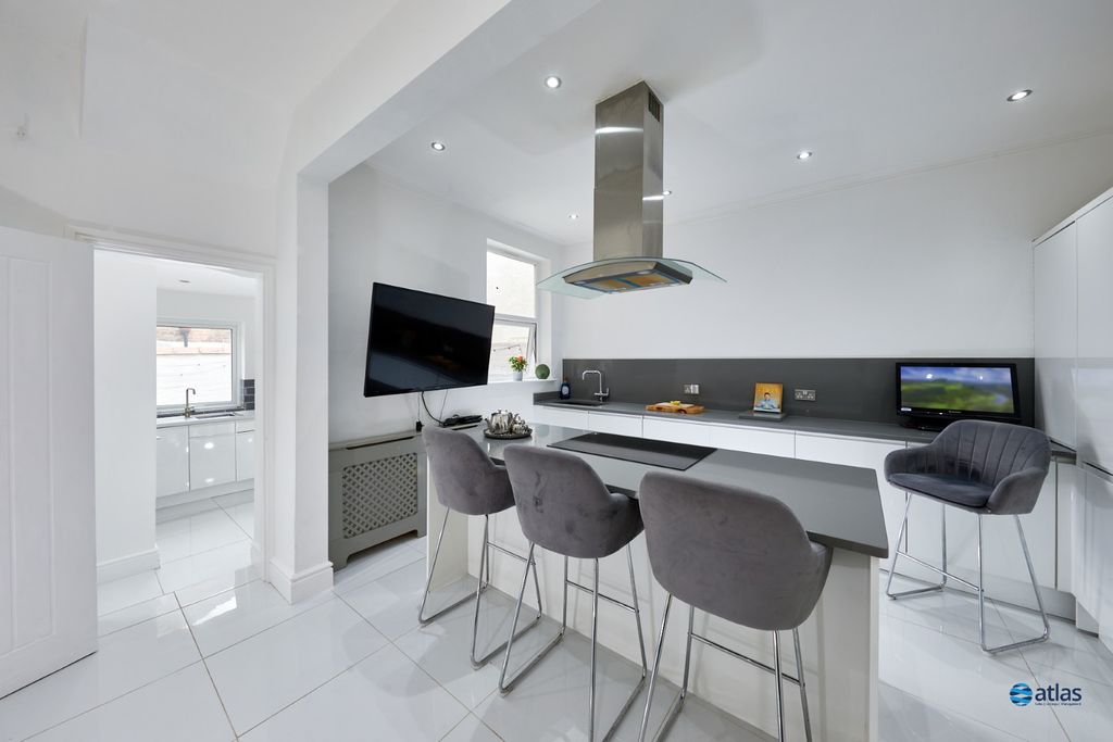 Property photo 3 of 18 Kitchen/Living Area
