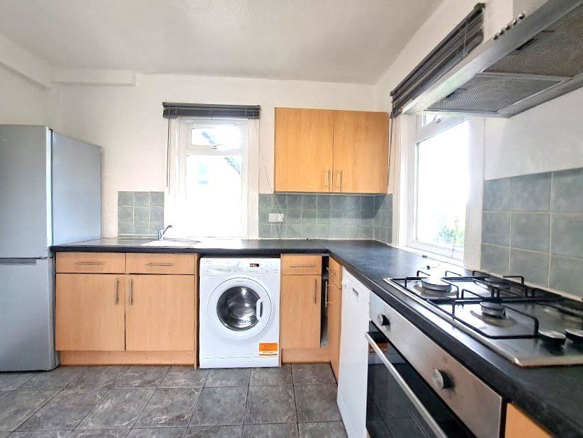 Property photo 3 of 10 Kitchen