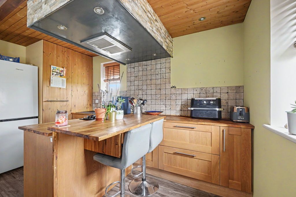 Property photo 3 of 23