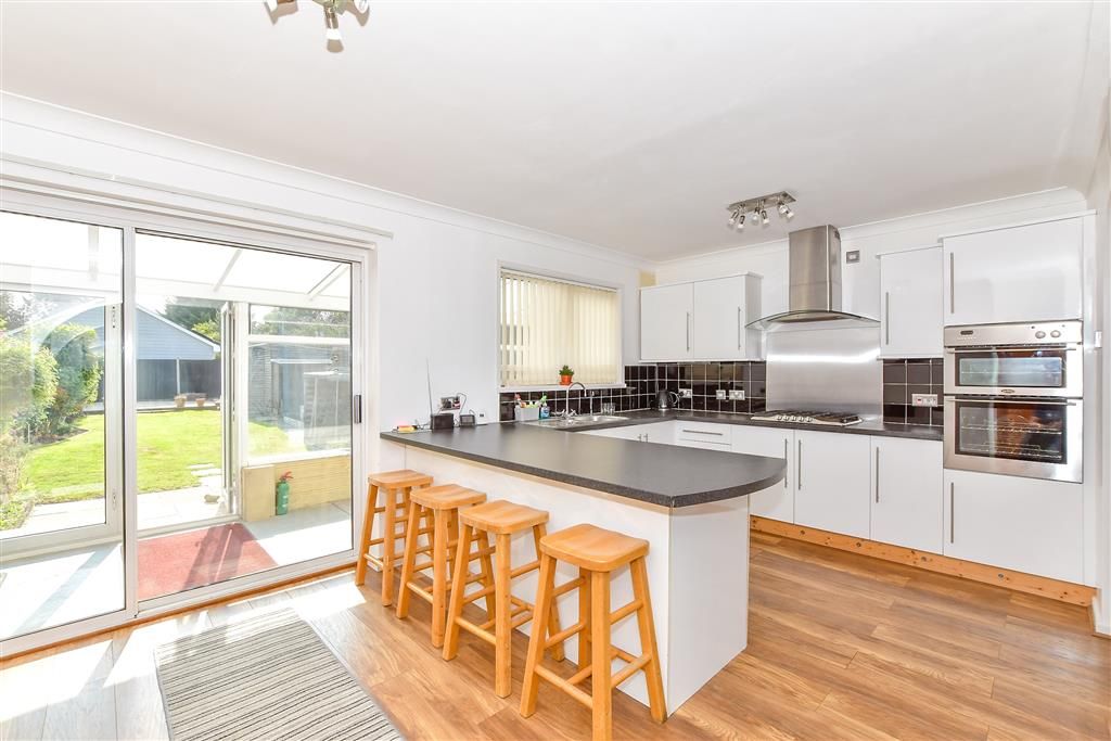 Property photo 2 of 10 Kitchen