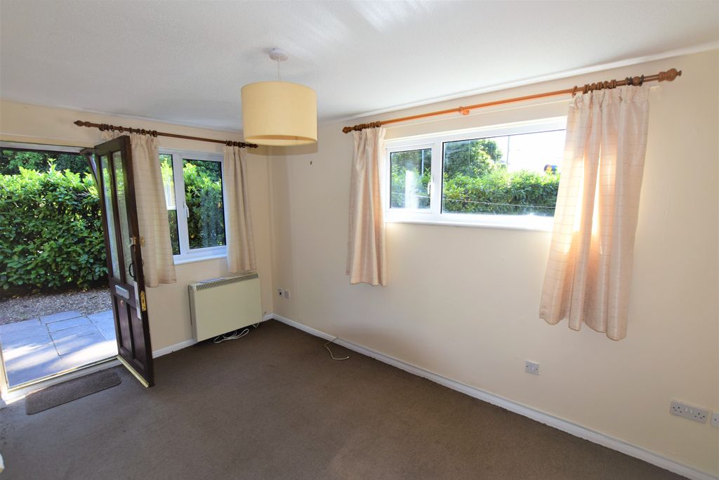 Property photo 3 of 6 Photo 03