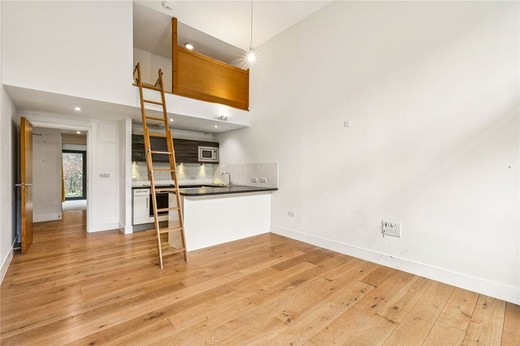Property photo 2 of 16 Picture No. 21