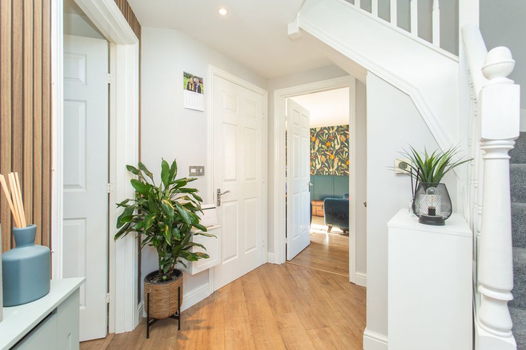 Property photo 3 of 17 Picture 3