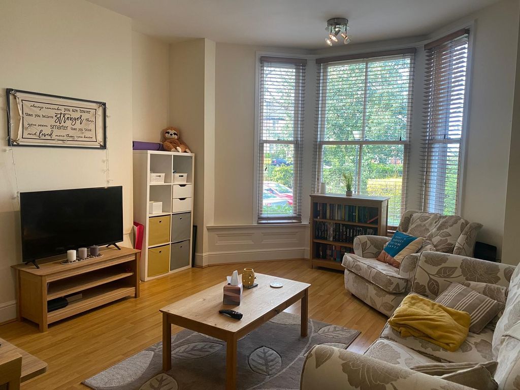 Property photo 2 of 7 Living Room