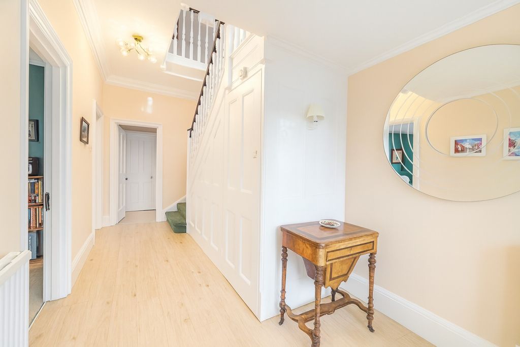 Property photo 2 of 13 4716612