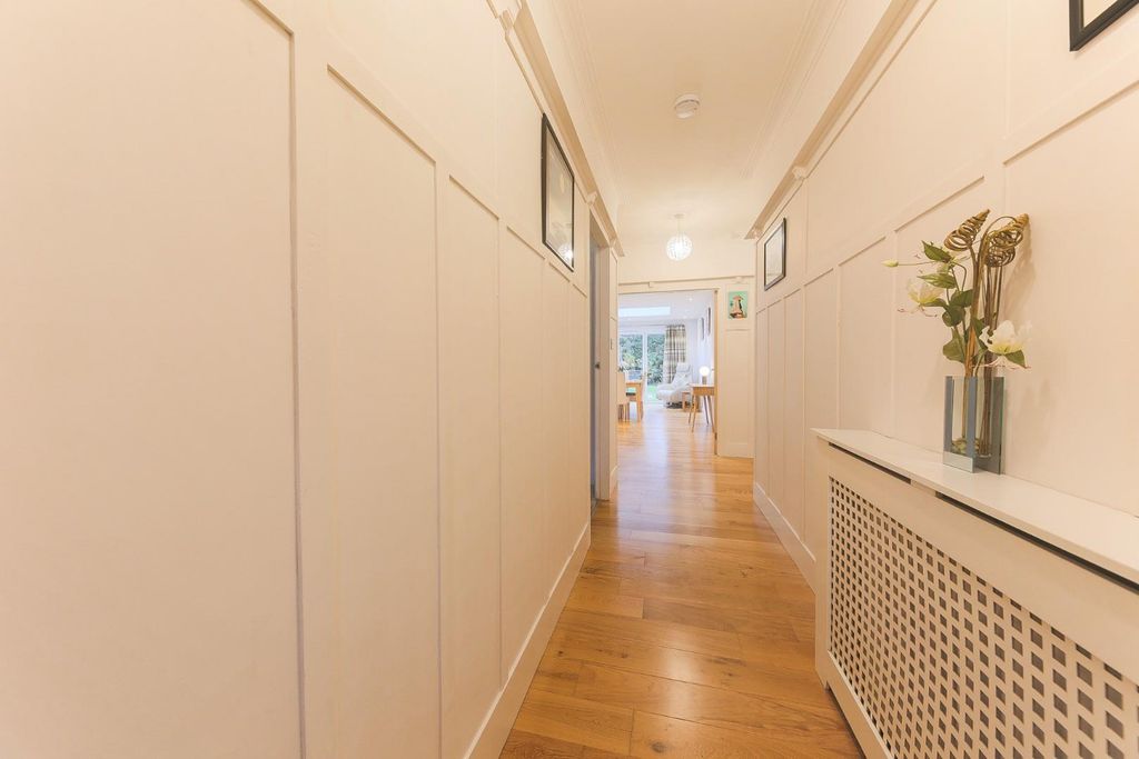 Property photo 3 of 25 Hallway