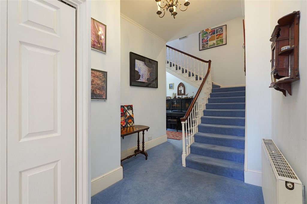 Property photo 3 of 31