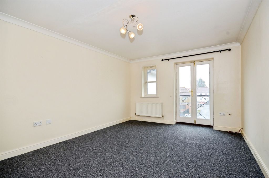 Property photo 3 of 11