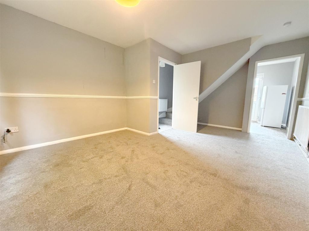 Property photo 2 of 7 Lounge 2