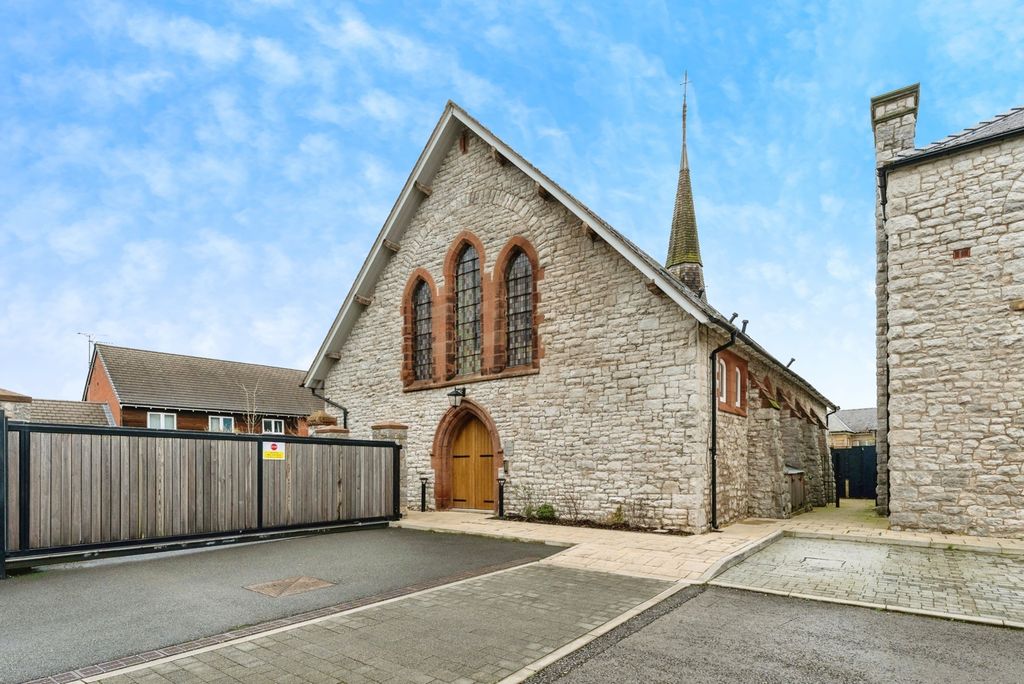 Property photo 1 of 9 Outside