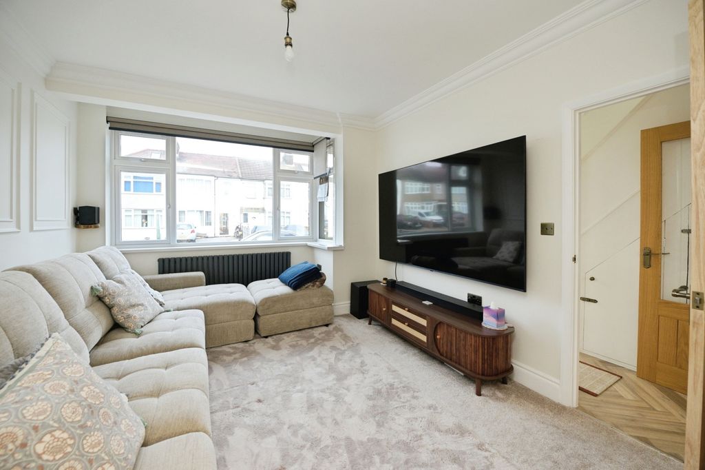 Property photo 3 of 20 Pbox-Img.Jpg