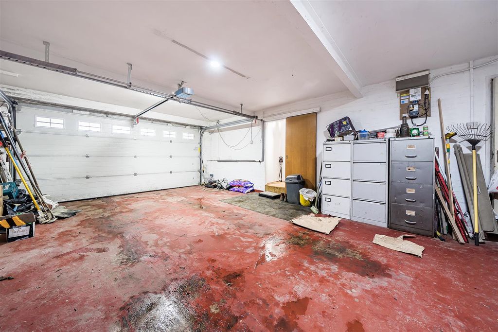 Property photo 2 of 18 1385148-1-6936c714d73F4.Jpg