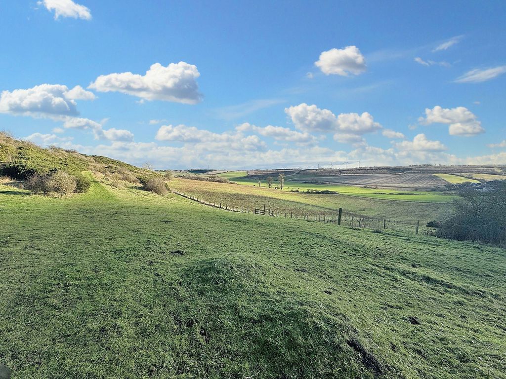 Property photo 2 of 39