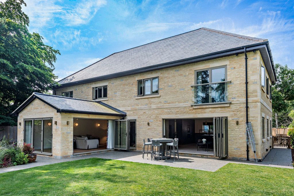 Property photo 3 of 28