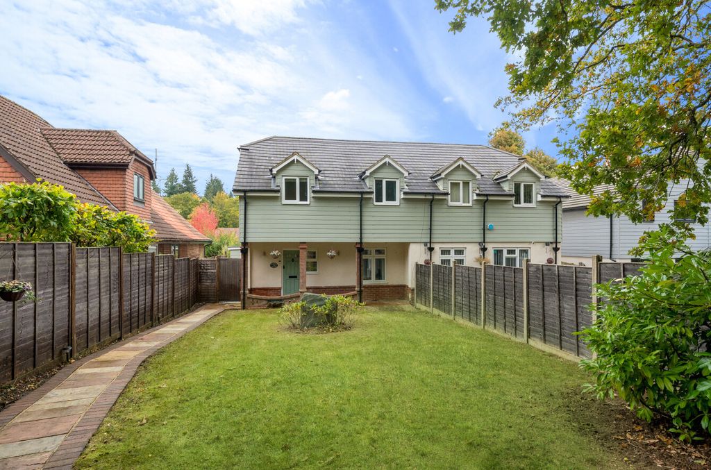 Property photo 1 of 19 1368929-19-68ee87...