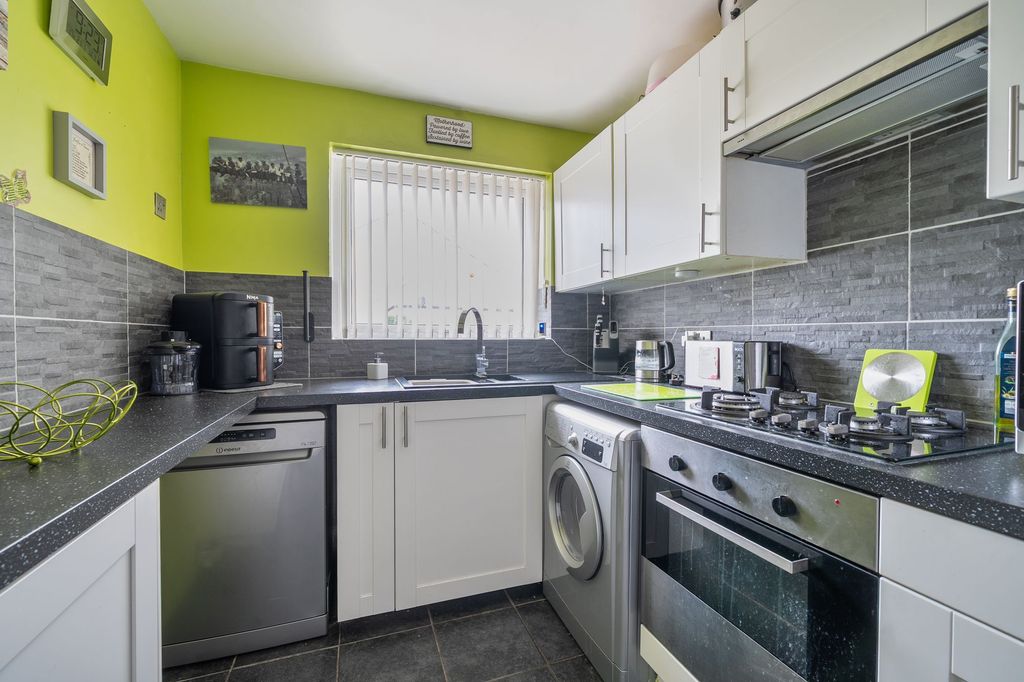 Property photo 3 of 14 Kitchen