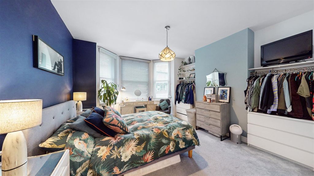 Property photo 3 of 10 High Ceilings In Double Bedroom Into Bay Window