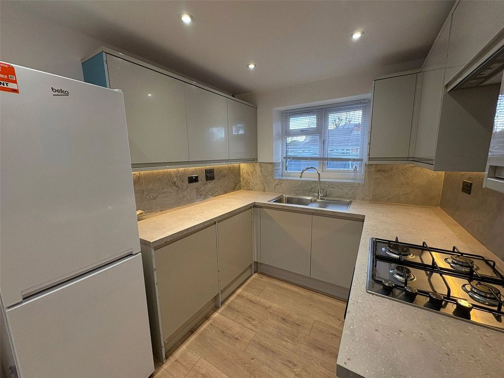 Property photo 2 of 16 Picture No. 14