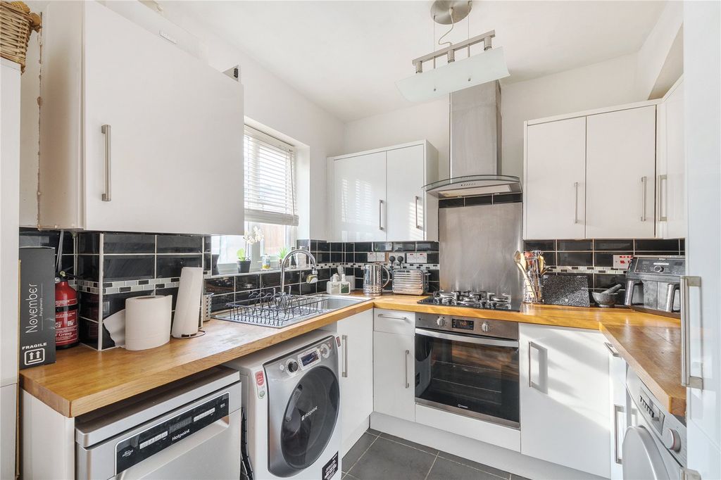 Property photo 3 of 15 Kitchen/Dining