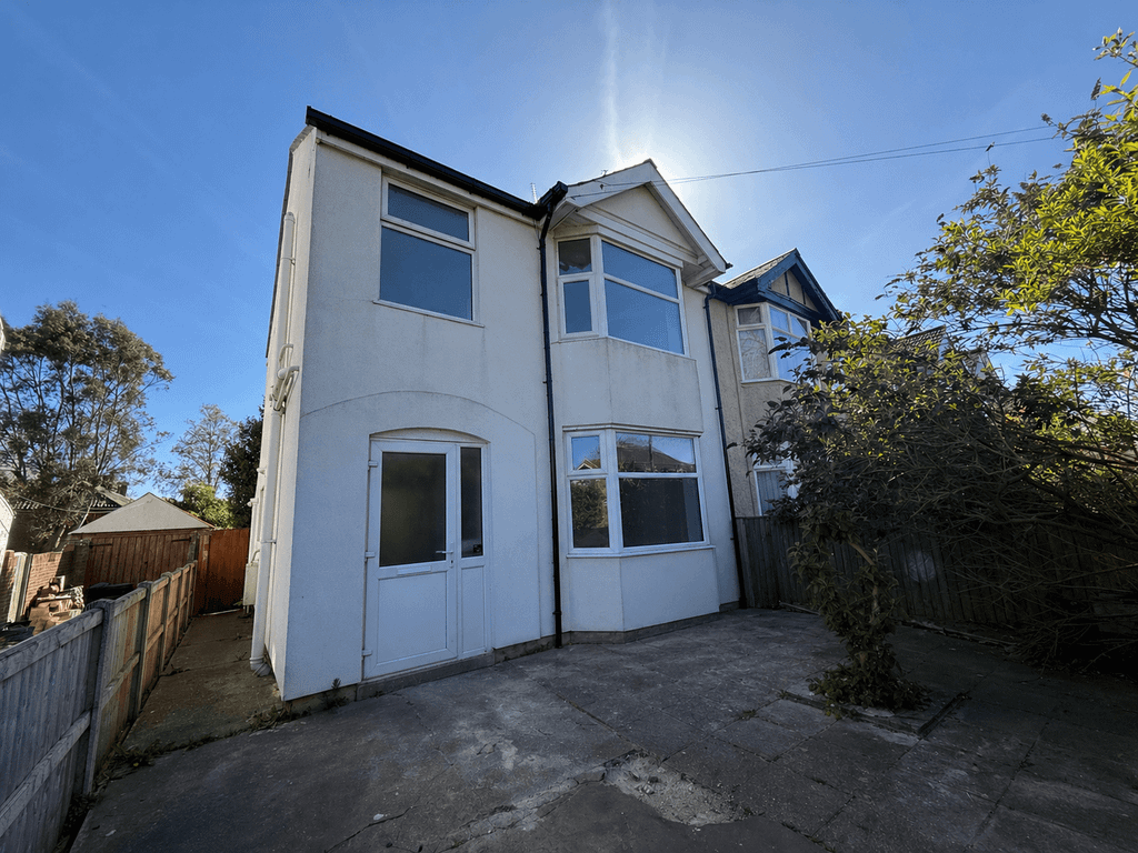 Property photo 1 of 11 Semi-Detached Three Bedroom Property To Rent.