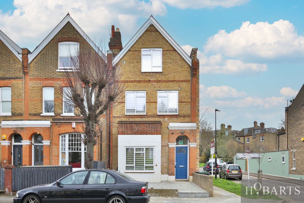 Property photo 1 of 12 Two-Bed Top Floor Flat In Period Property