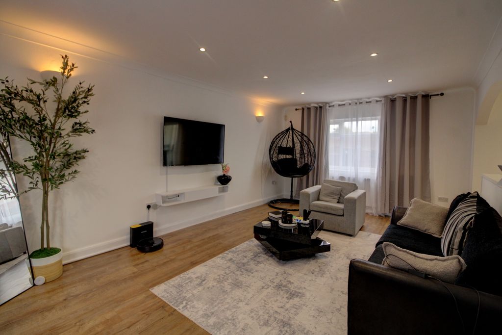 Property photo 3 of 21 3