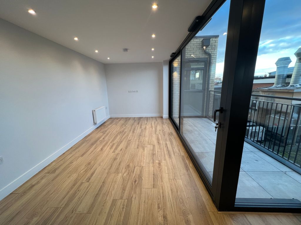 Property photo 2 of 10 Img_4621[1]