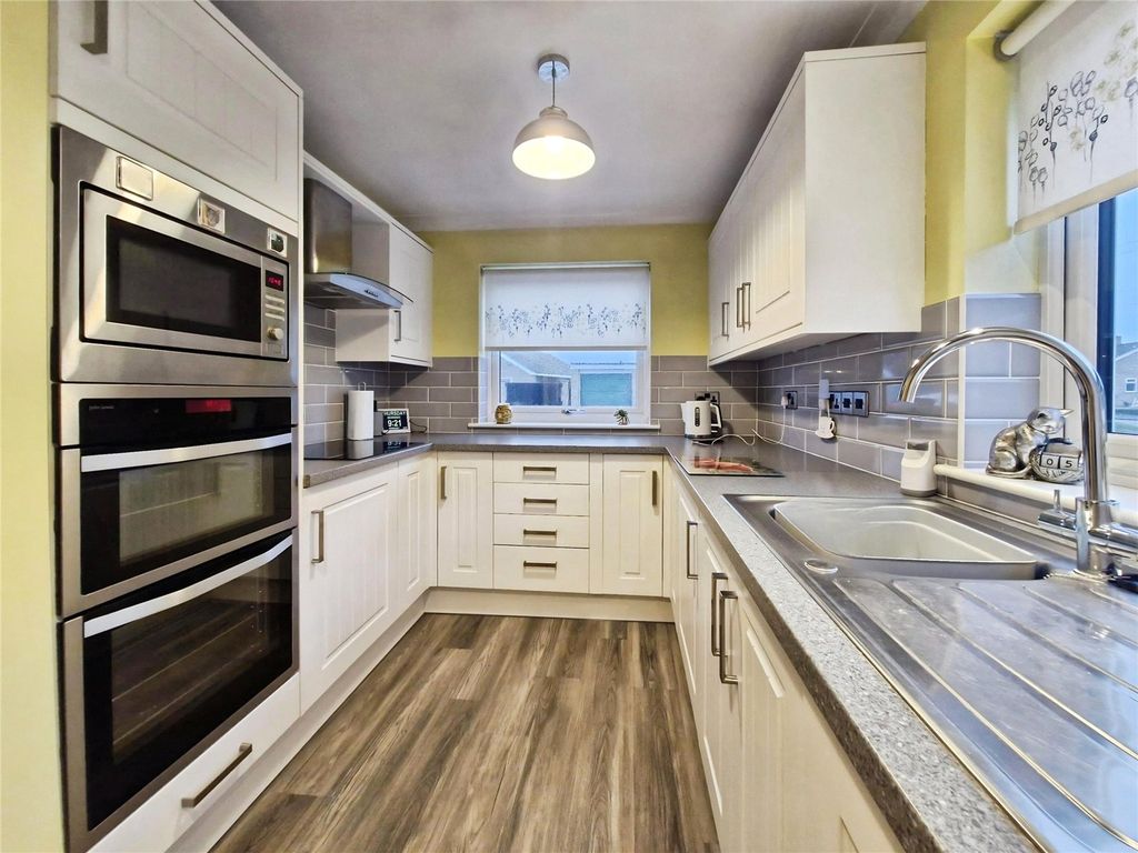 Property photo 2 of 18 Picture No. 33