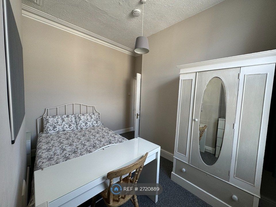 Property photo 1 of 11 Bedroom 2