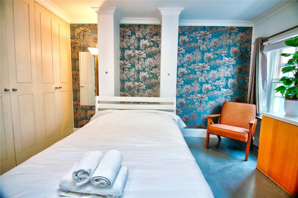 Property photo 3 of 6