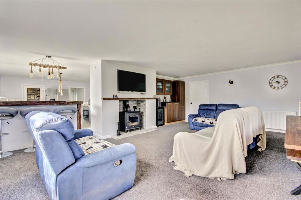 Property photo 3 of 24