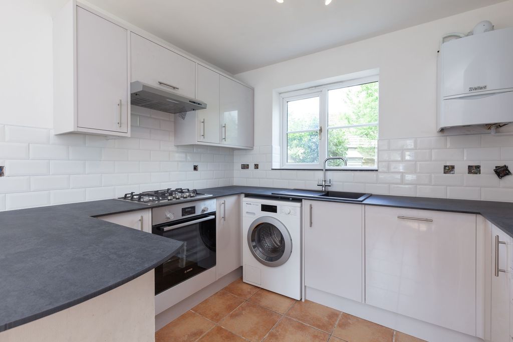 Property photo 3 of 9 Kitchen