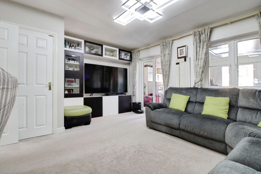Property photo 3 of 16
