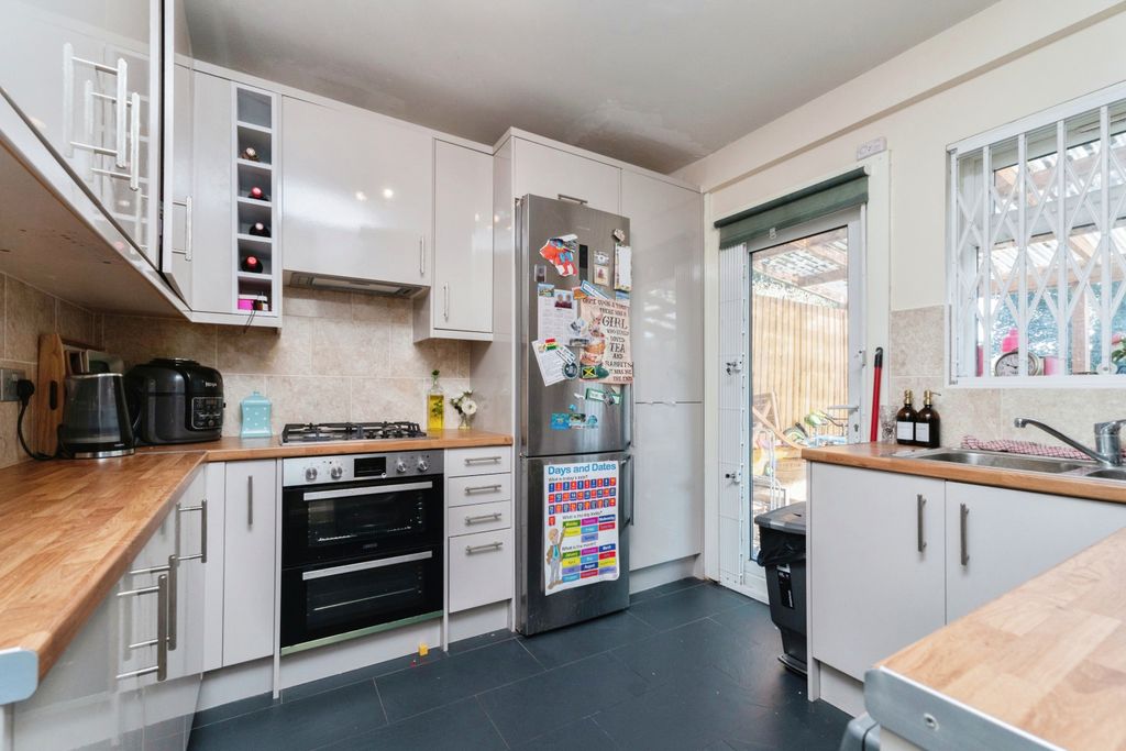 Property photo 2 of 15 Kitchen