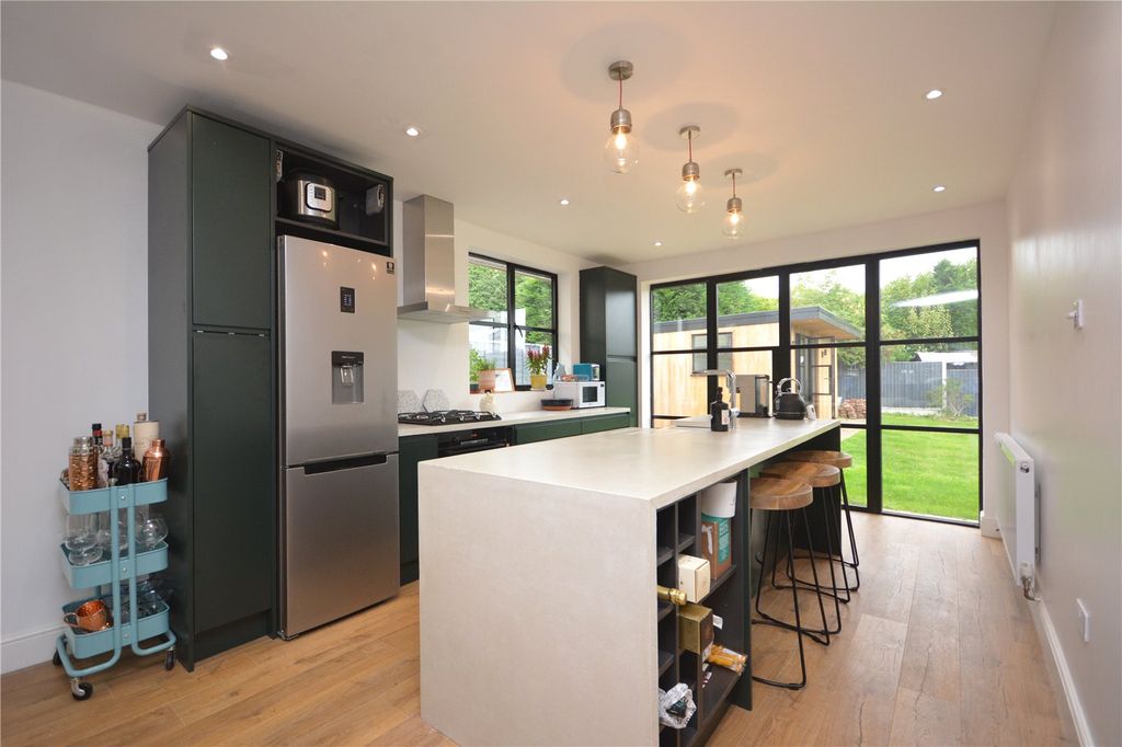 Property photo 2 of 10 Kitchen