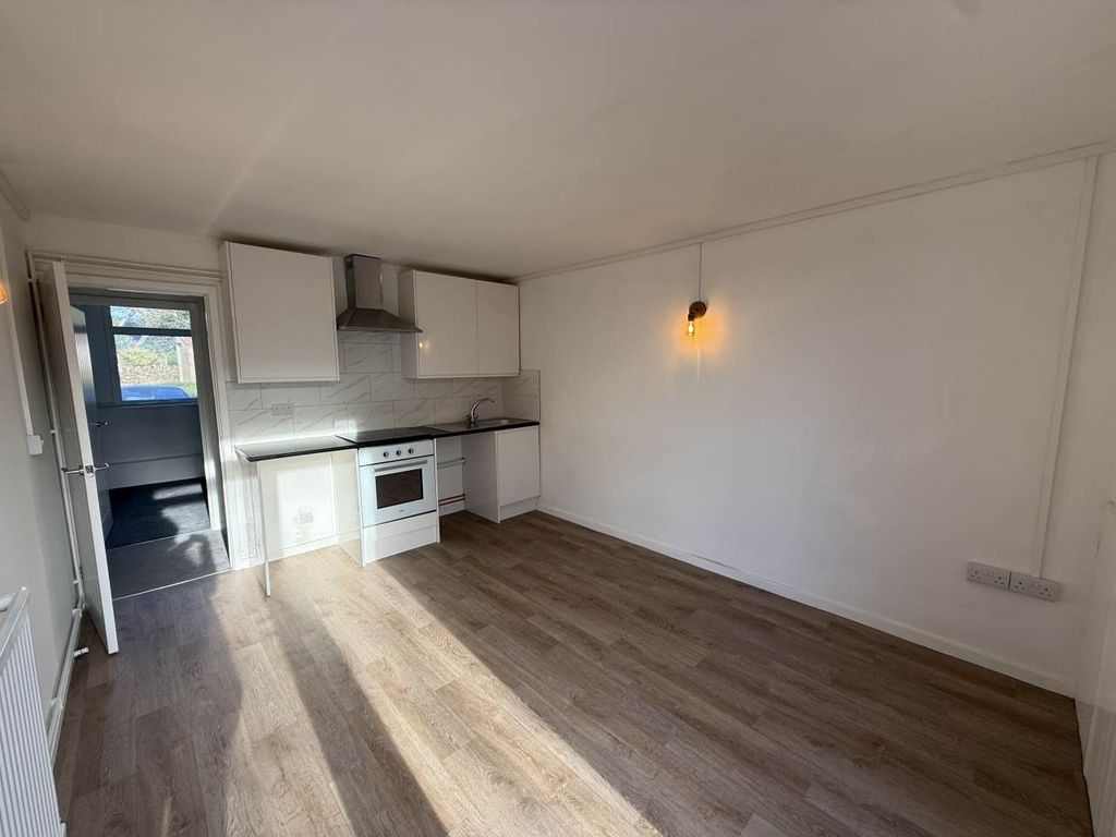 Property photo 3 of 20 Kitchen