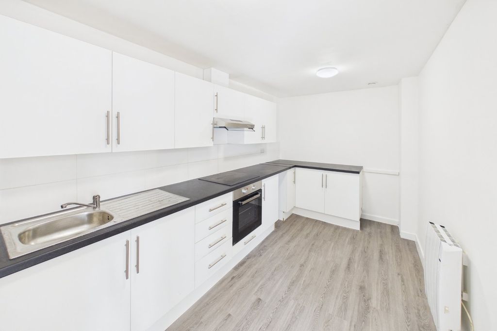 Property photo 3 of 8 Kitchen