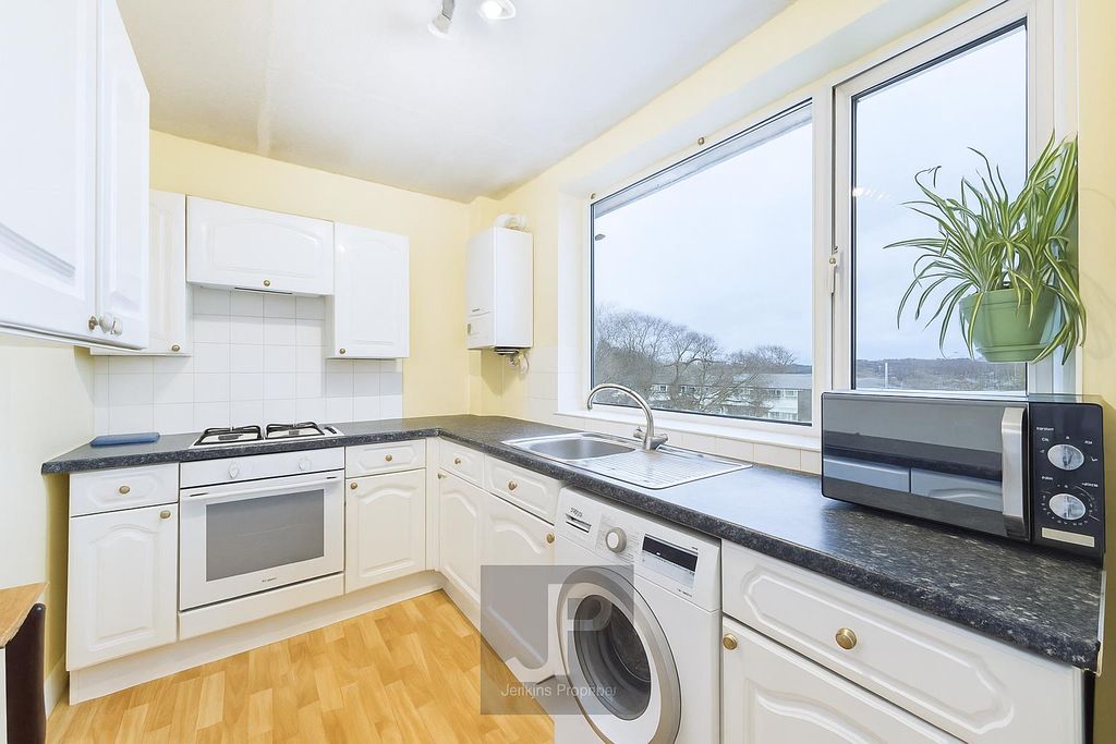 Property photo 2 of 11 Kitchen Empty