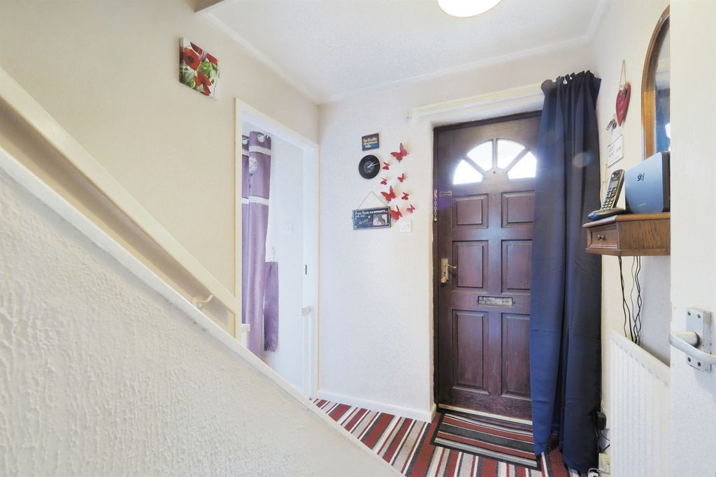 Property photo 2 of 17 7 Anne Close, Scunthorpe