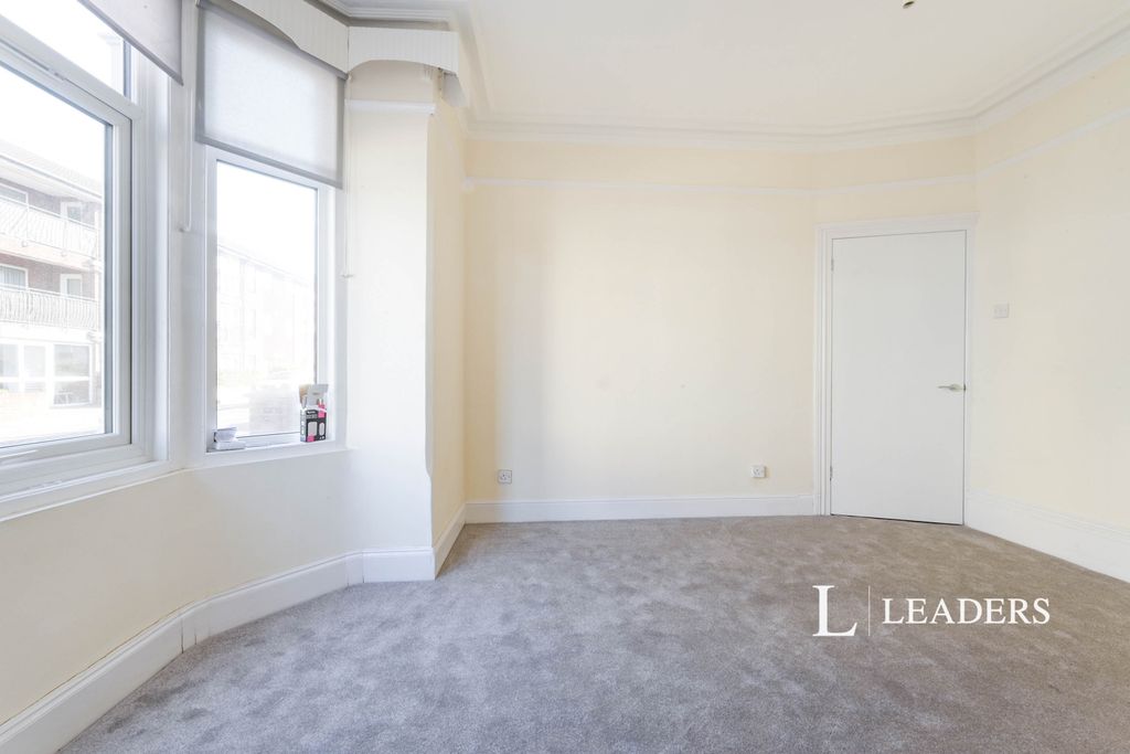 Property photo 2 of 20 5Apsley-02