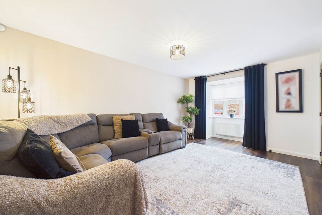 Property photo 3 of 24