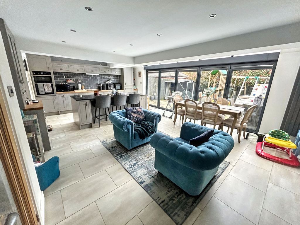 Property photo 2 of 21