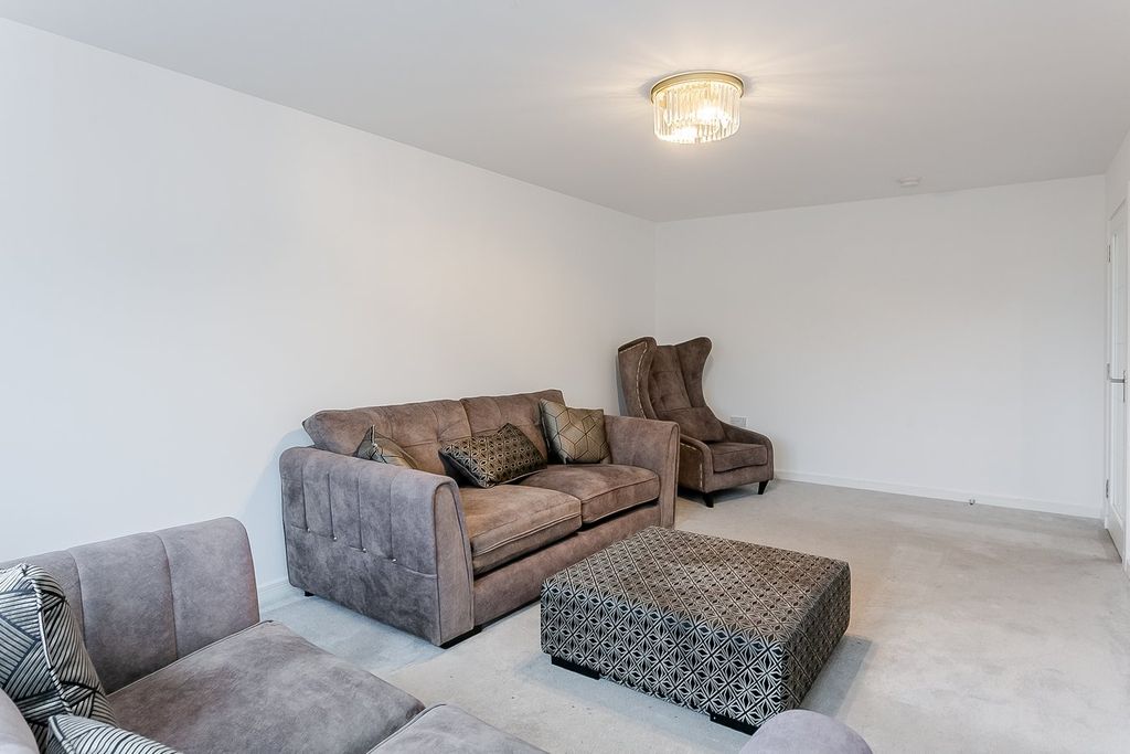 Property photo 3 of 33