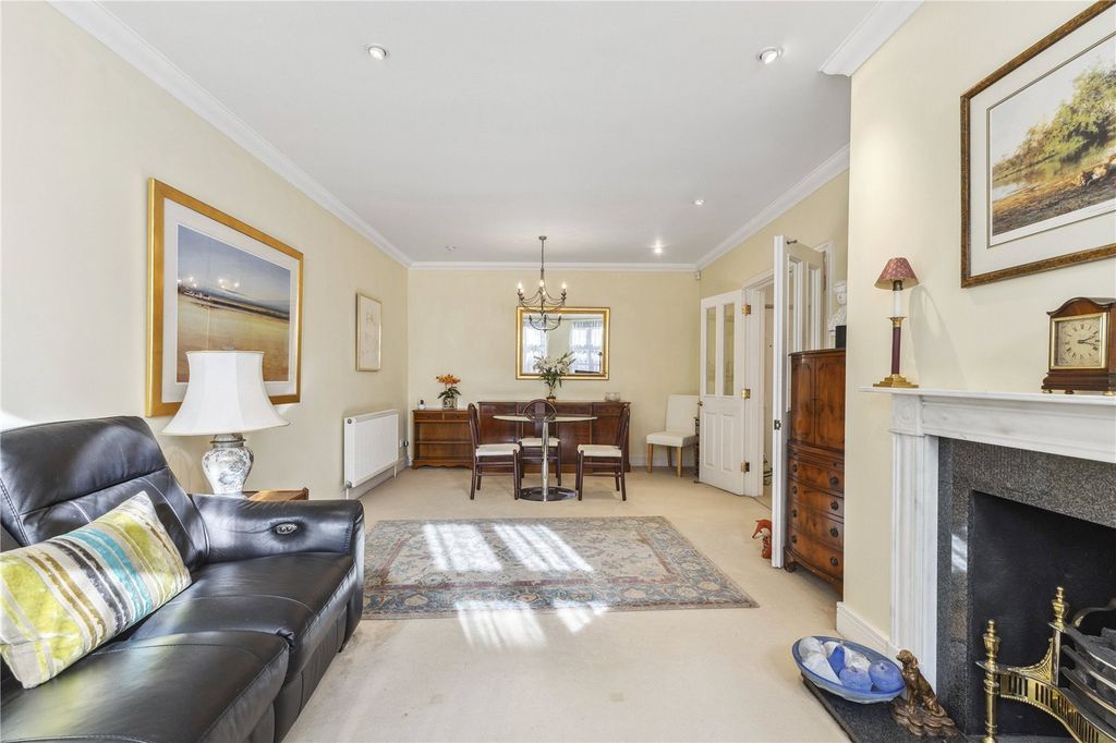 Property photo 2 of 12 Living/Dining Room