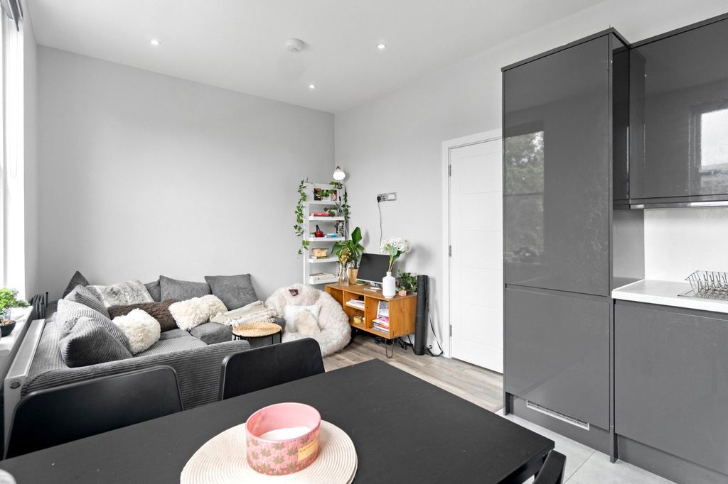 Property photo 1 of 15 Picture No. 16